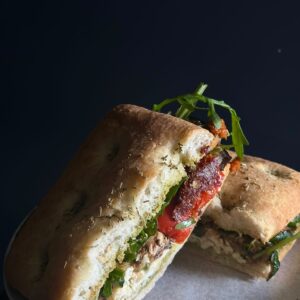 FOCACCIA CU LEGUME LA GRATAR SI FETA